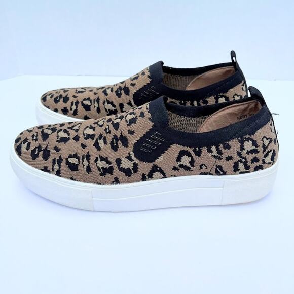 Cushionaire Rory Women's Knit Leopard Print Stretch Slip-On Sneaker Size 8 - Picture 2 of 7